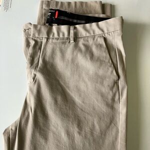 Dockers men’s city tech trouser sz 38W/32L khaki 
classic preppy